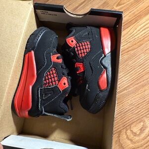 Air Jordan red thunder